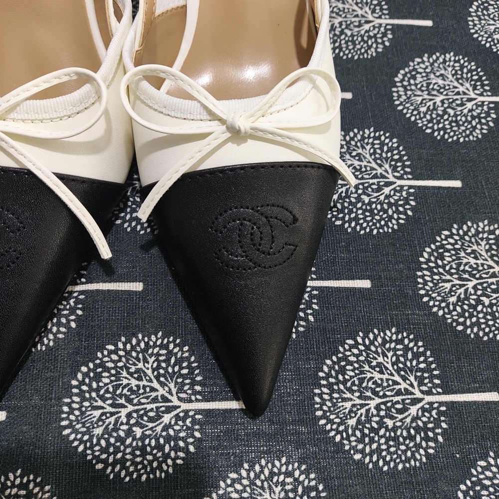 CHANEL Black and White Two-Tone Pointed Slingback Pumps - Picture 4 of 11